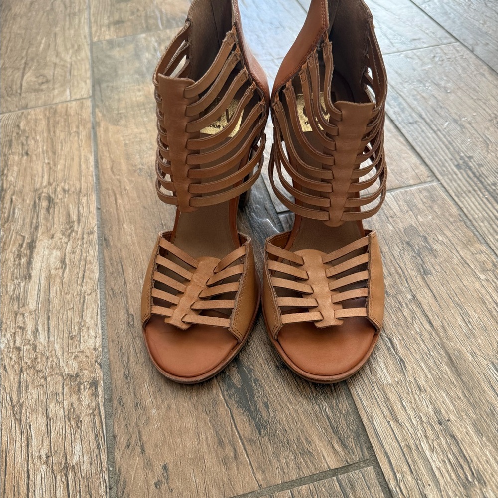 Dolce Vita Women's Tan Strappy Sandals